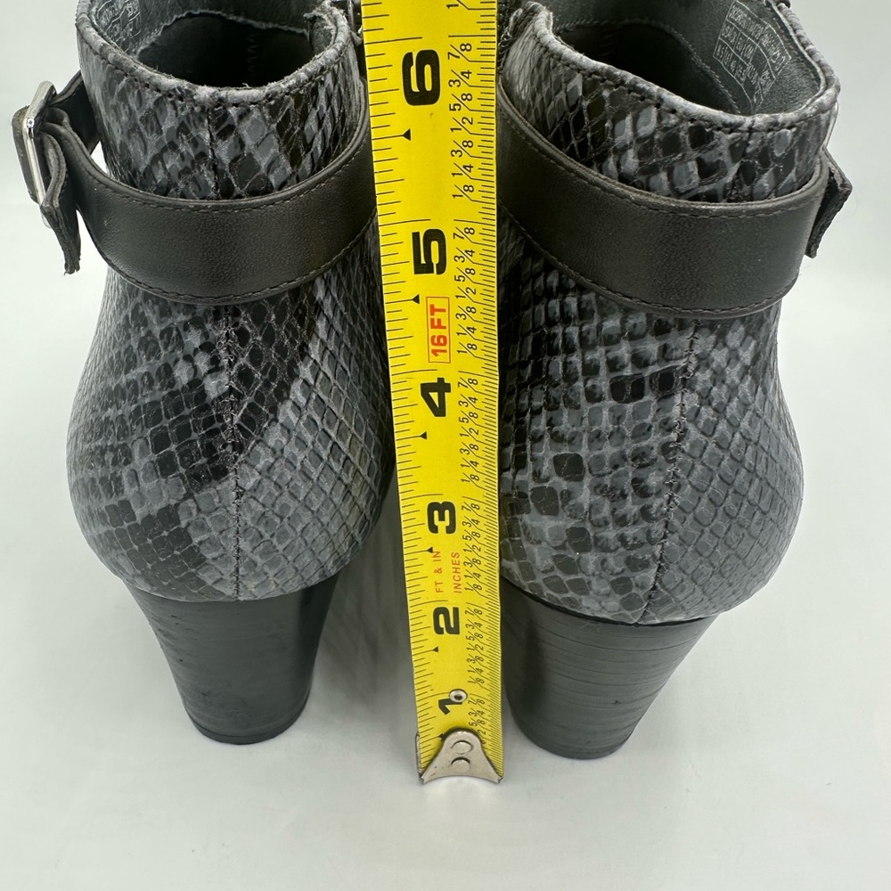 Vionic Boots Womens 8.5 Shasta Ankle Bootie Gray Snake Print Wedge Heels - Picture 9 of 12